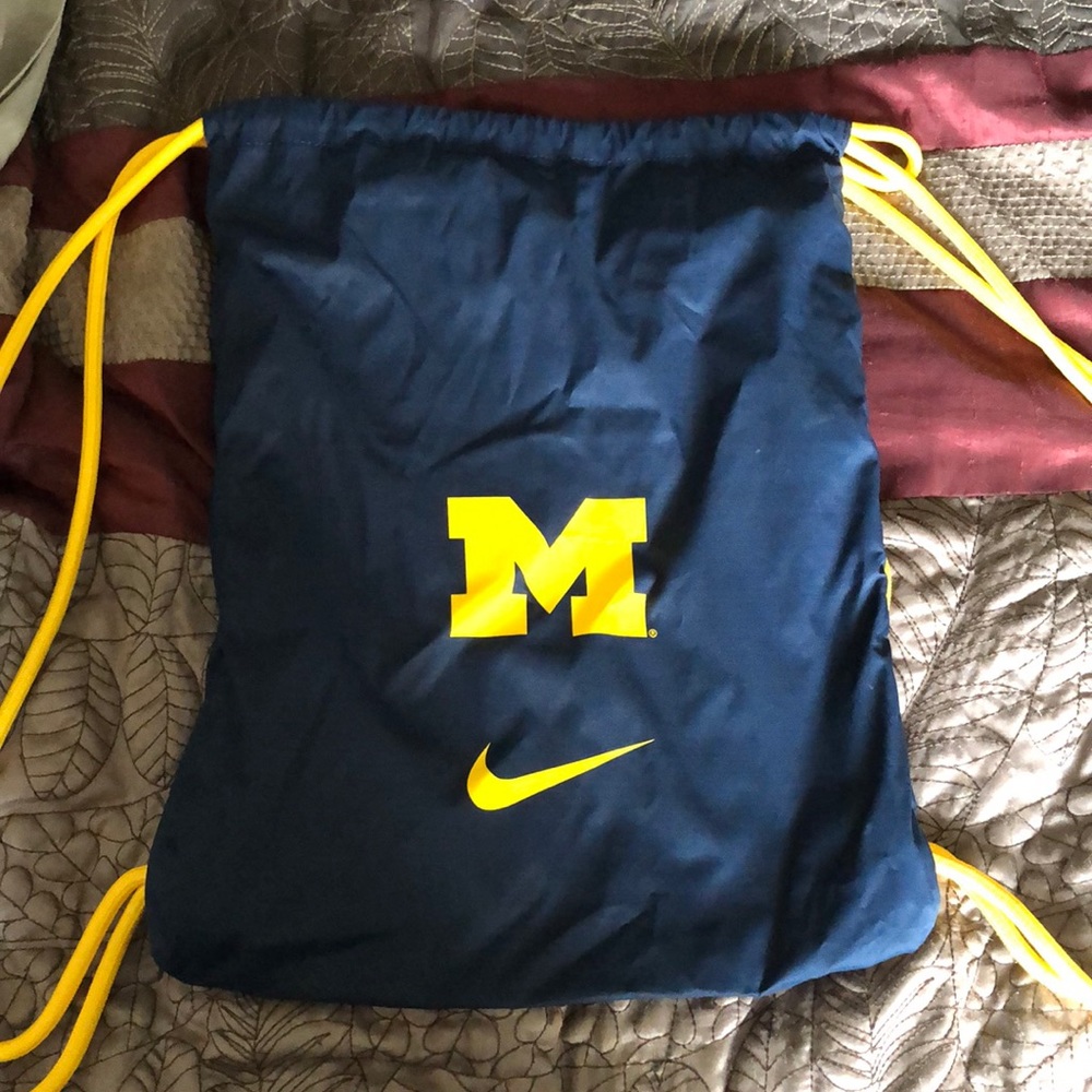 Nike university of Michigan drawstring bag